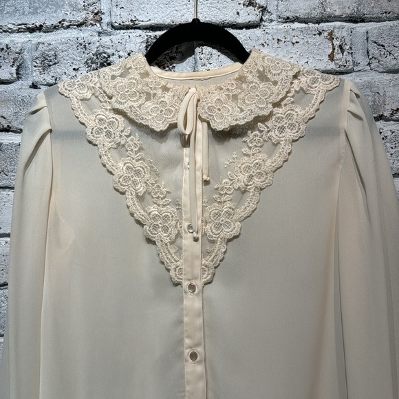 Vintage Lace Blouse by Gemilli - Picture 3 of 10